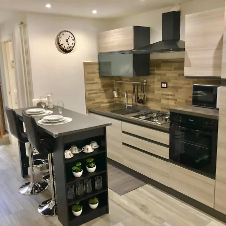 Stazione - Moderno - Netflix & Amazon Prime Video * バーリ