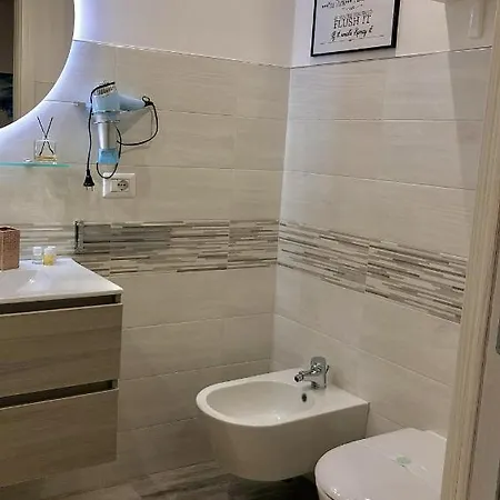 Stazione - Moderno - Netflix & Amazon Prime Video * バーリ